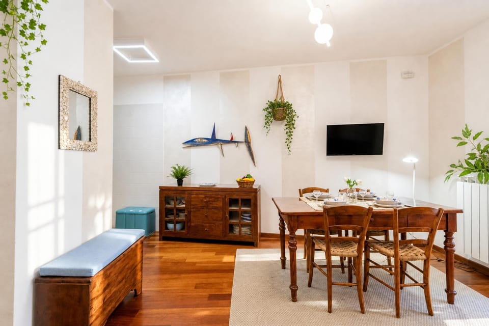 Family Apartment, 2 Bedrooms, Microwave (Sea And Garden in Sestri Levante) | Dining