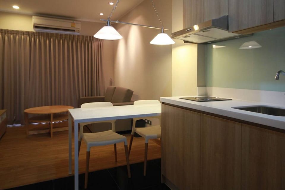 Suite, 1 Bedroom | Living area | Flat-screen TV