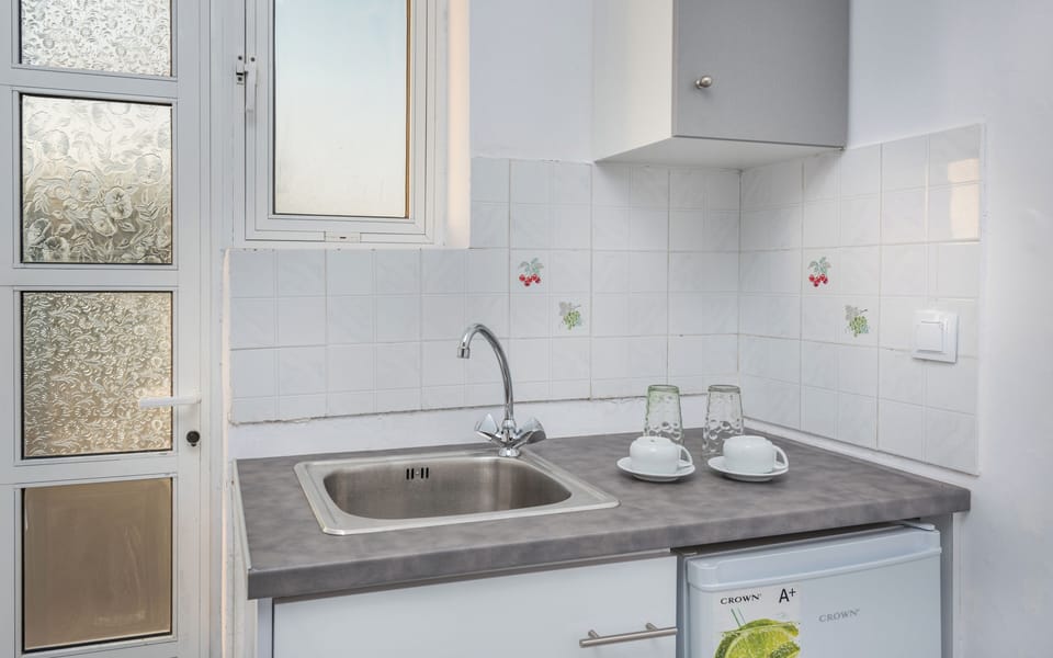 Comfort Studio, Garden View | Private kitchen | Mini-fridge