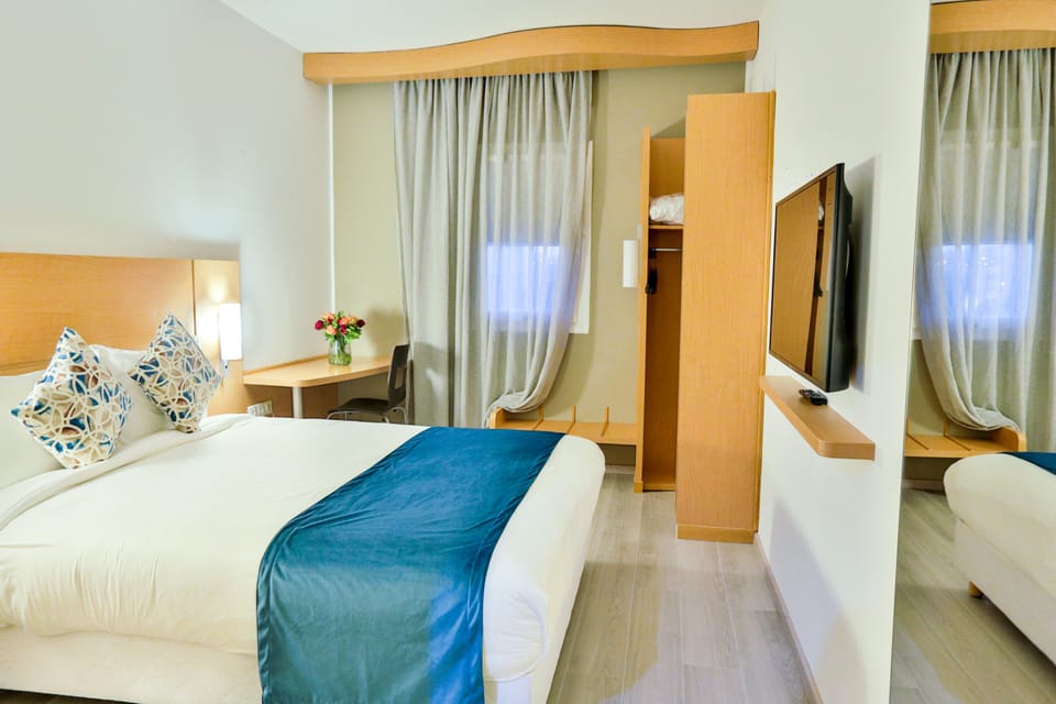 SUPERIOR DOUBLE ROOM POOL VIEW | Premium bedding, desk, laptop workspace, blackout drapes