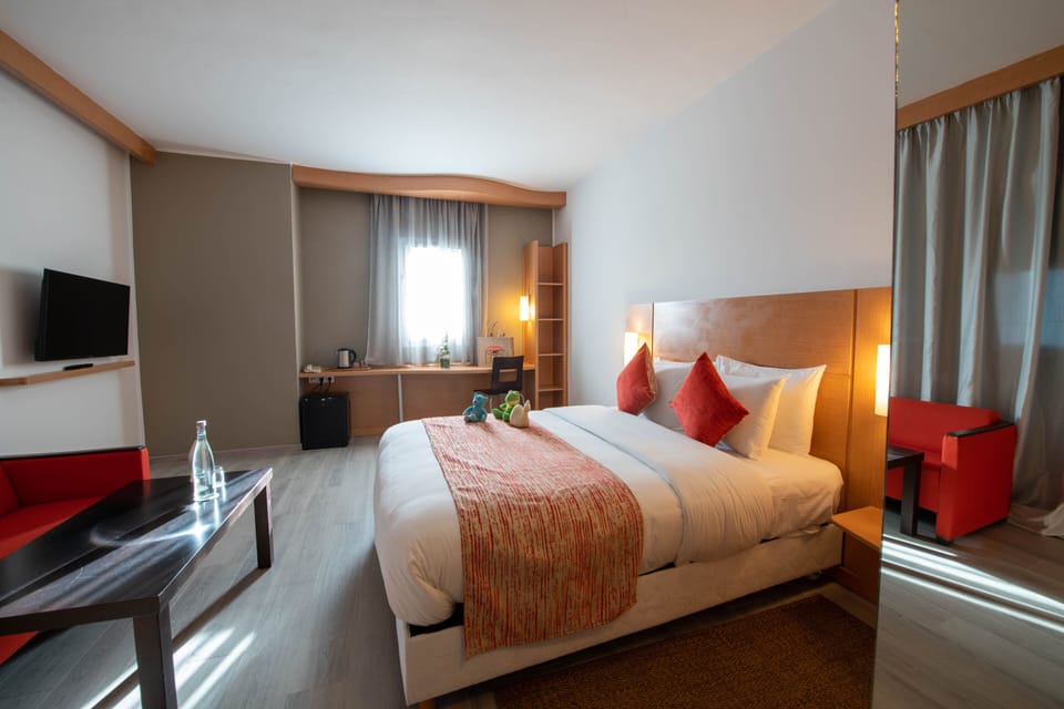 Deluxe Room | Premium bedding, desk, laptop workspace, blackout drapes
