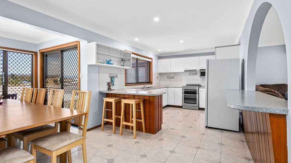 Fully equipped kitchen and dining area 