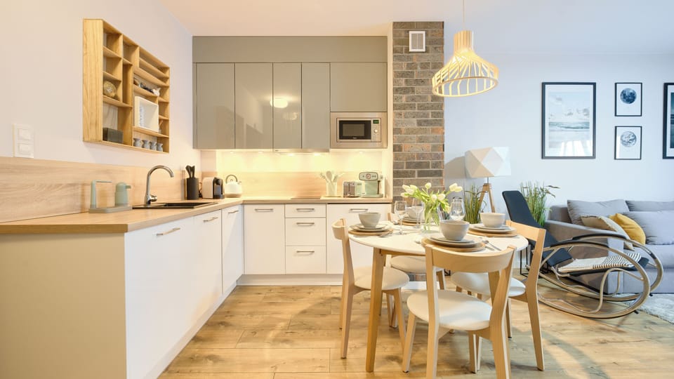 Apartment (12B/1) | Private kitchen | Fridge, stovetop, electric kettle, cookware/dishes/utensils