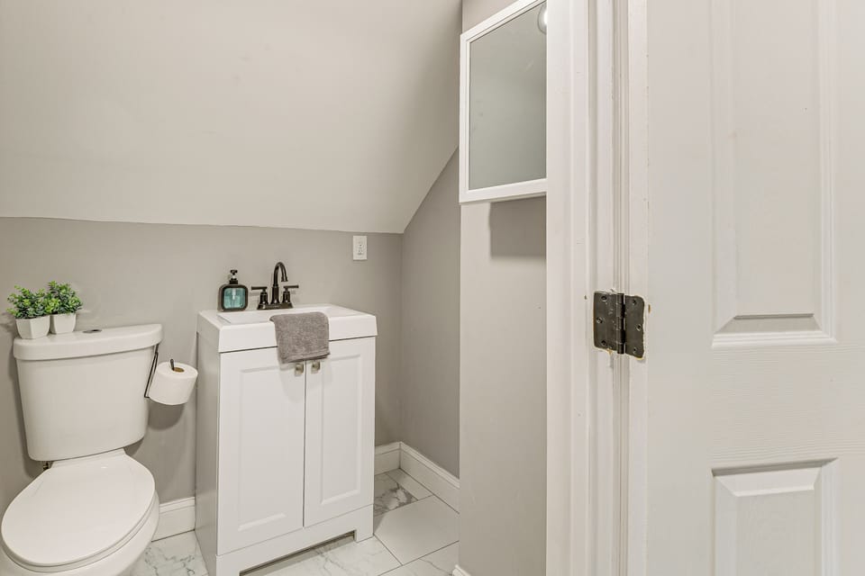 4 Mi to Universities: Quaint Parkville Apartment! Apartment in Baltimore