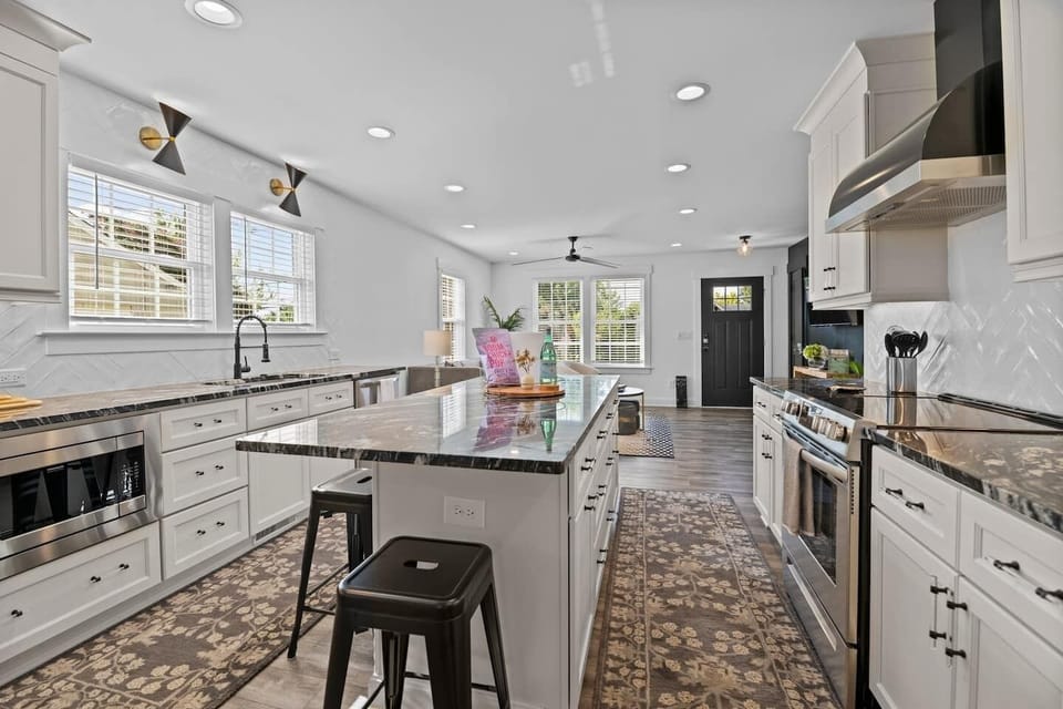 Oakwood Cottage: Fully Stocked Gourmet Kitchen with coffee station.