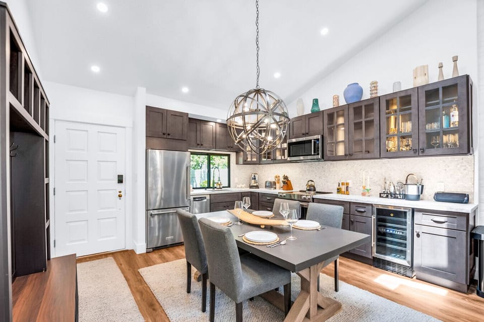 Serving style with a side of sophistication—this kitchen is where meals and memories are made.