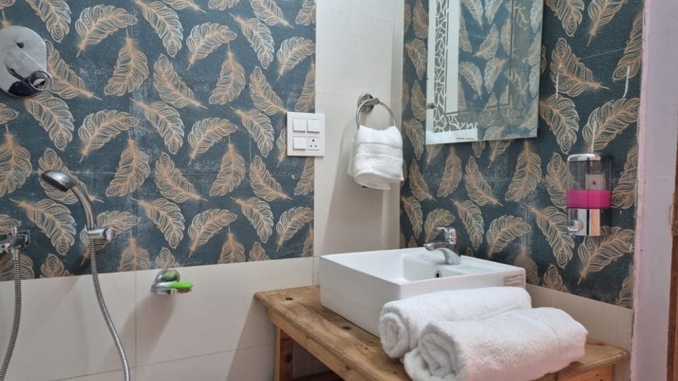 Luxury Quadruple Room | Bathroom | Shower, free toiletries, towels, soap