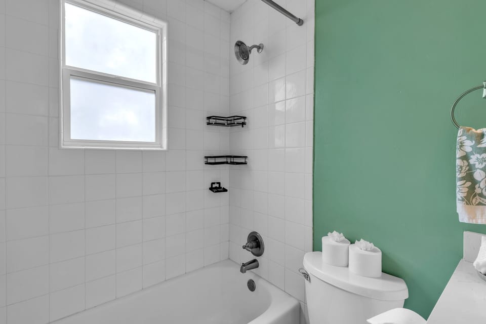 Relax And Unwind In The Heart Of Fayetteville 2 Bedroom Home House in Fayetteville