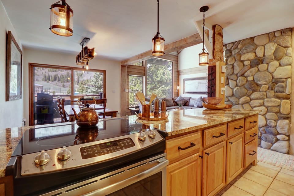 Condo, 4 Bedrooms | Private kitchen | Coffee/tea maker, fridge, oven, toaster