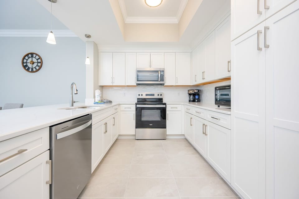 Condo, 3 Bedrooms | Private kitchen | Coffee/tea maker, fridge, oven
