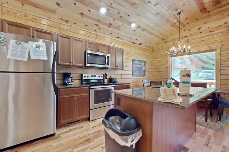 Southern Comfort Cabin's fully-equipped kitchen