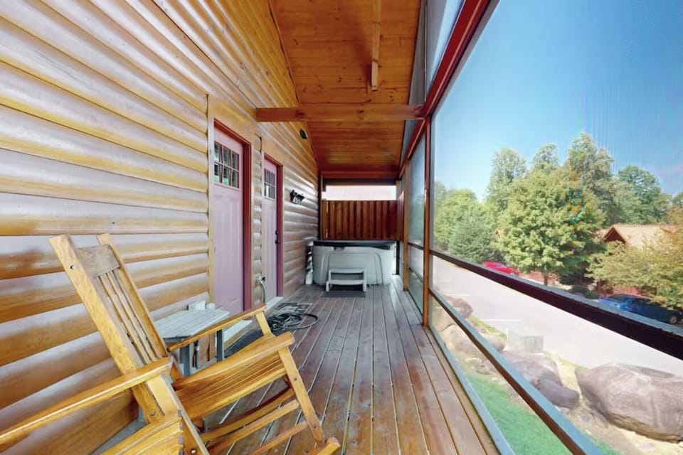 Southern Comfort Cabin's hot tub area