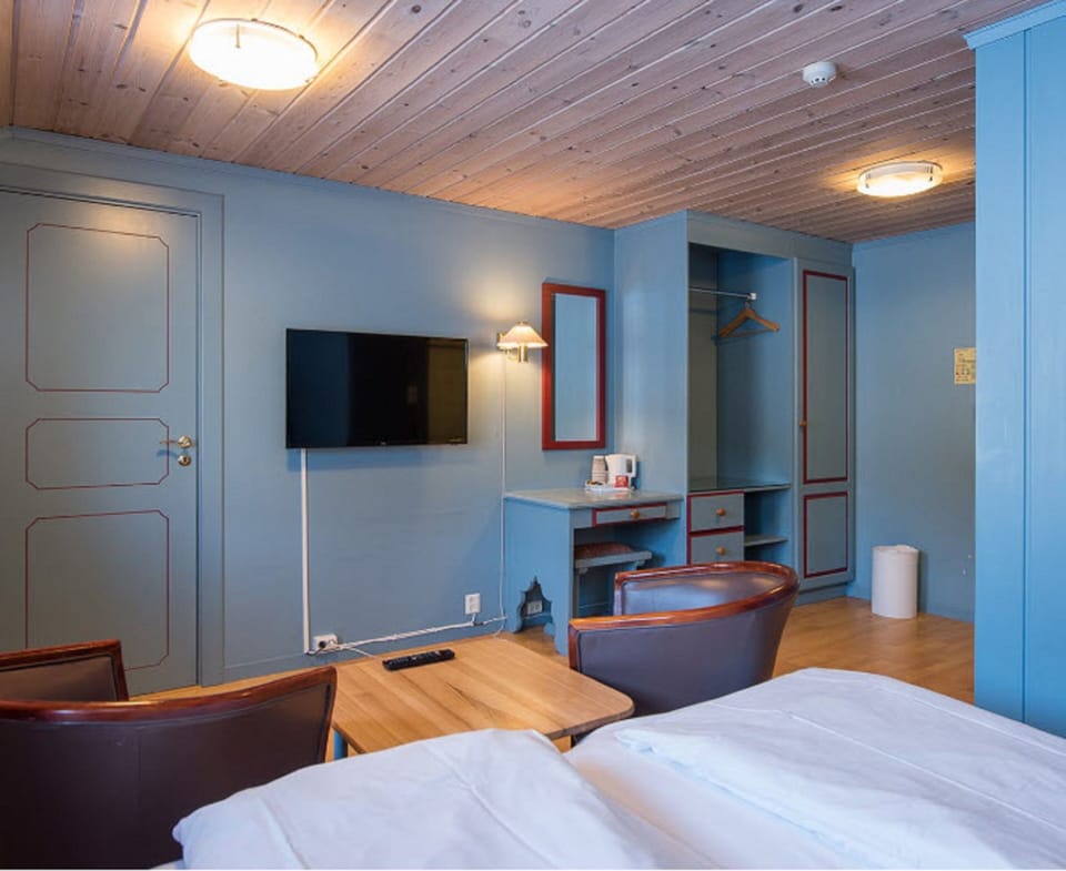 Family Room | In-room safe, desk, soundproofing, iron/ironing board