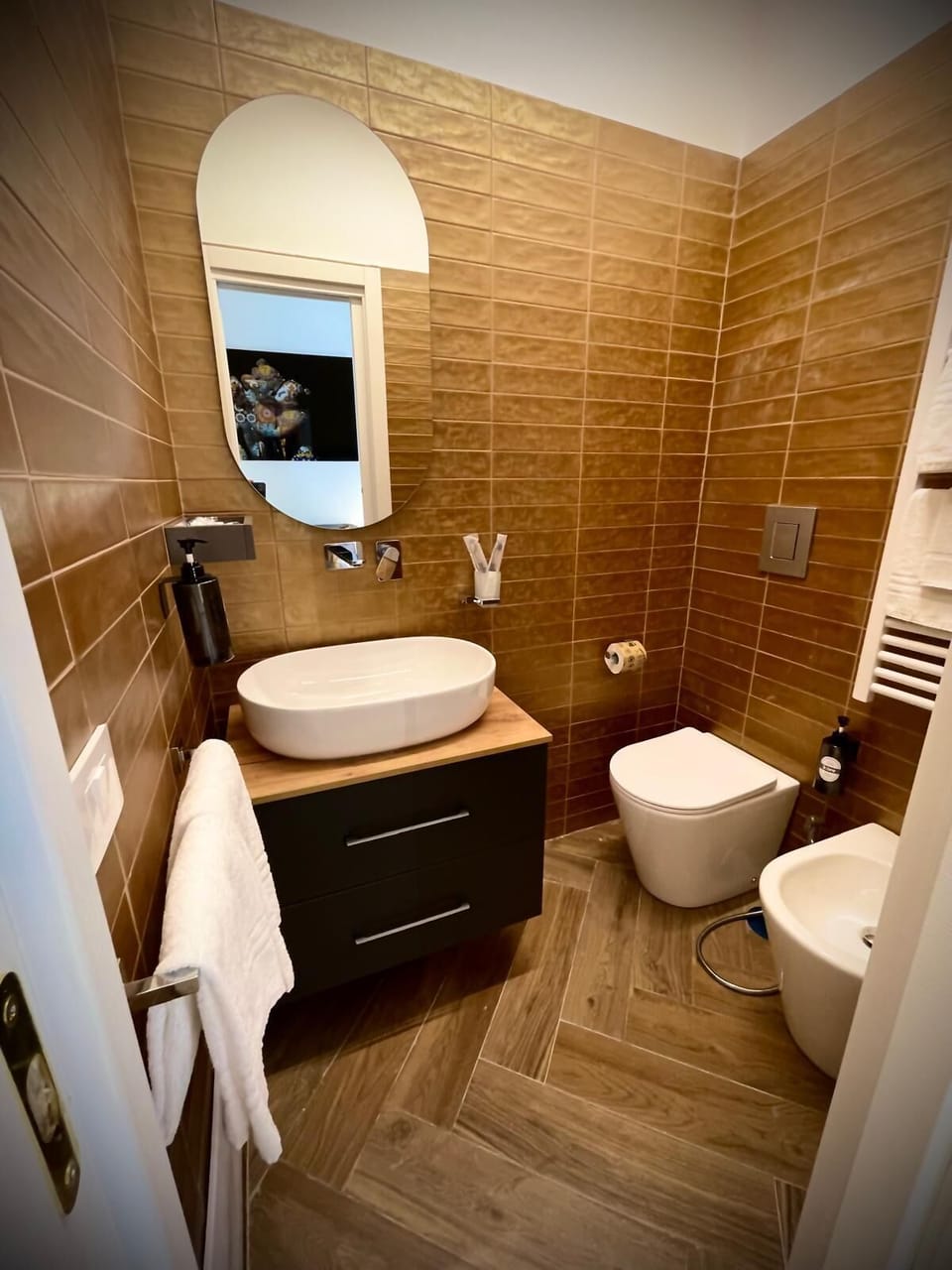 Comfort Double Room | Bathroom | Shower, bidet, towels, soap