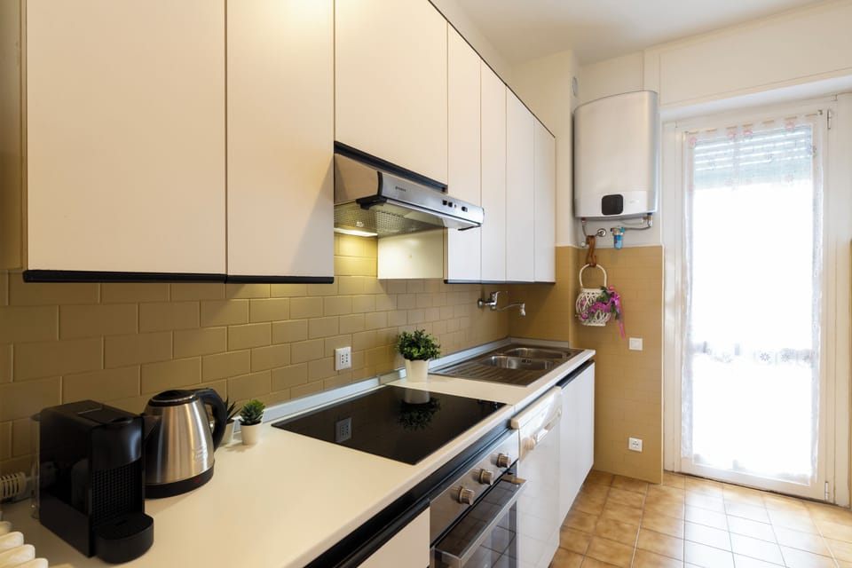 Superior Apartment, Balcony | Private kitchen | Fridge, microwave, oven, stovetop