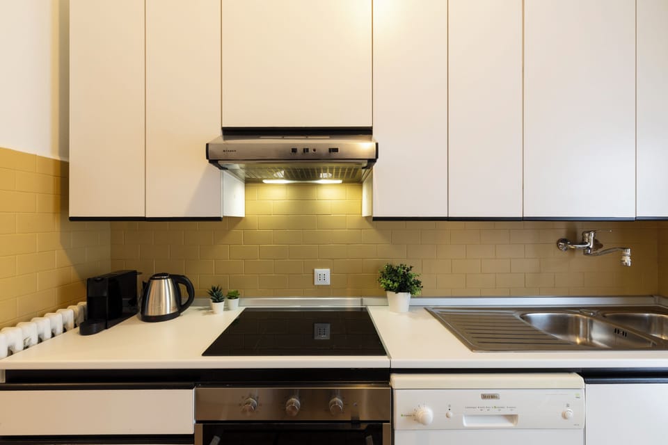 Superior Apartment, Balcony | Private kitchen | Fridge, microwave, oven, stovetop