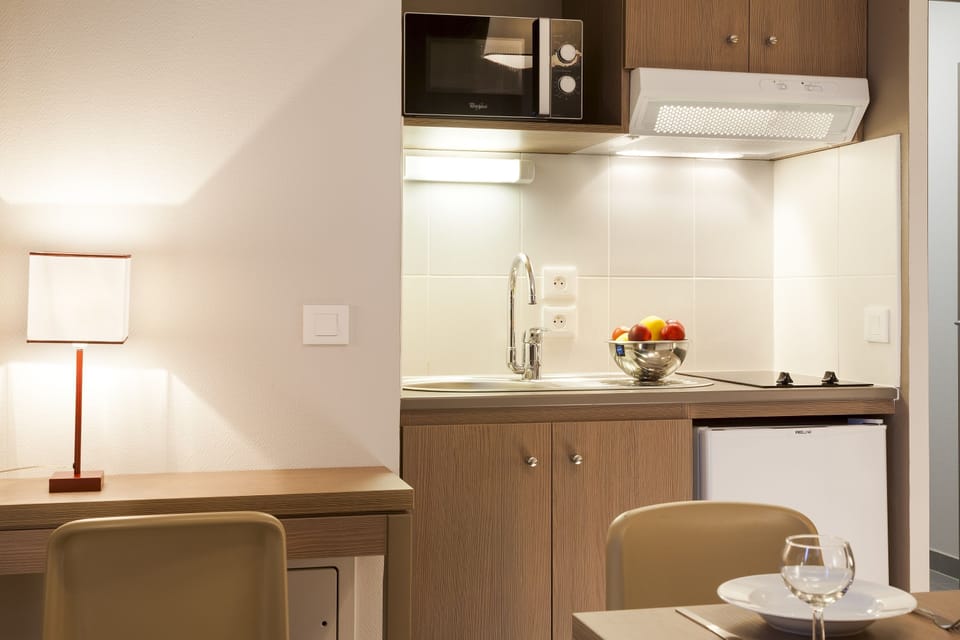 Studio Suite, 3 Twin Beds | Private kitchen | Fridge, microwave, coffee/tea maker, electric kettle