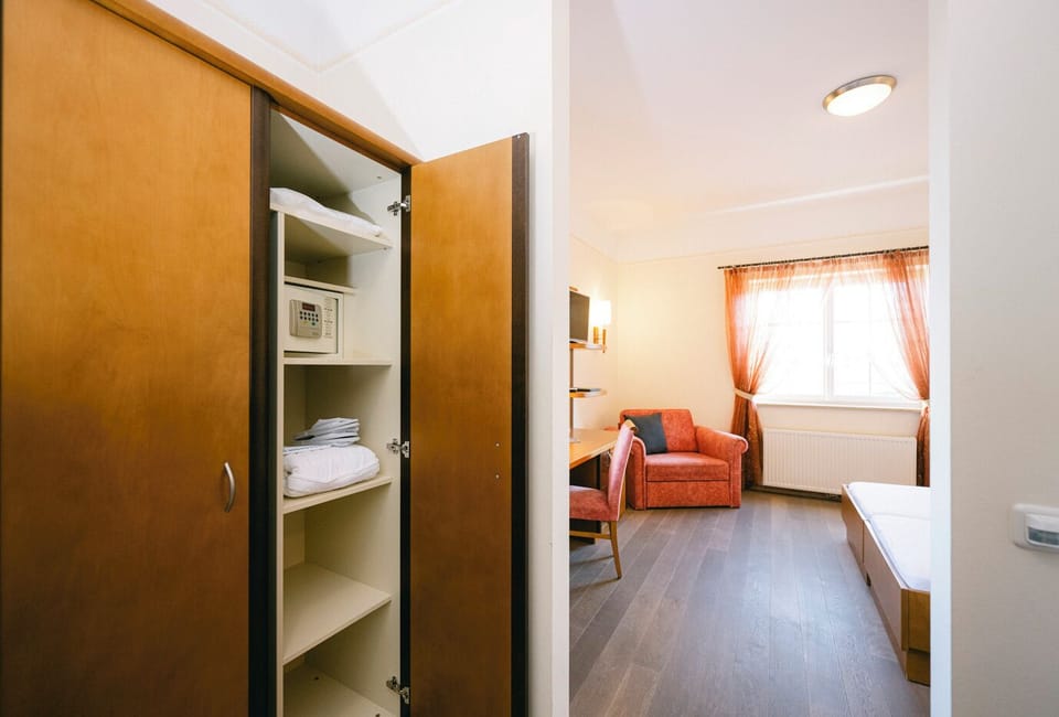 Comfort Double or Twin Room | In-room safe, desk, laptop workspace, free WiFi