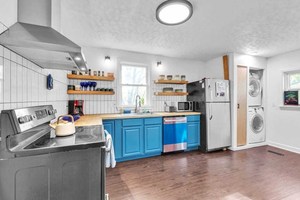 Indoors, Appliance, Washer, Kitchen, Floor
