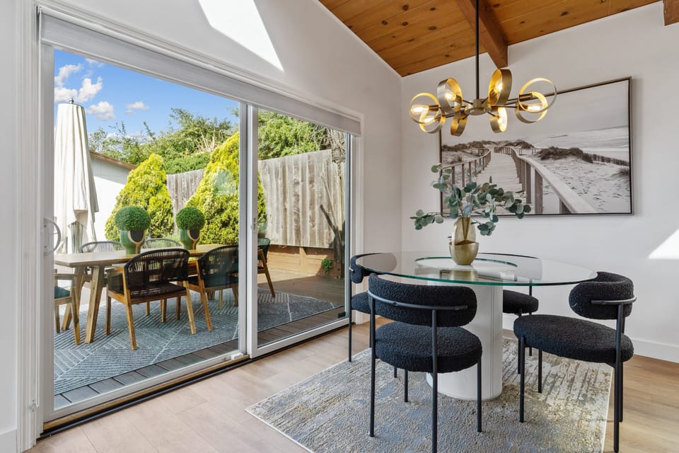 Dining Room, Dining Table, Furniture, Indoors, Table