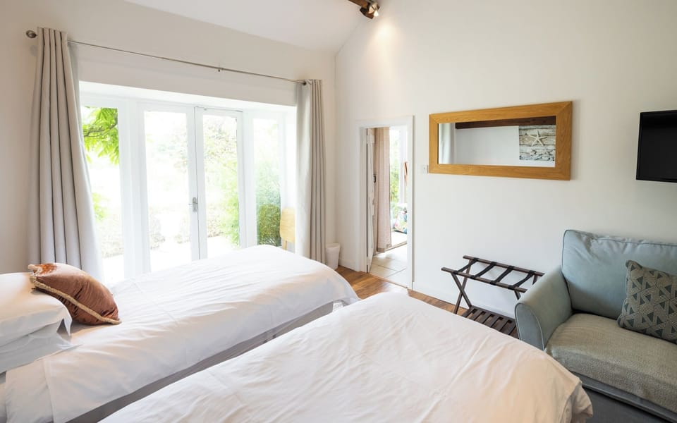 Deer Cottage at Rowden Manor - Sleeps 5 & Parking Cottage in Chippenham