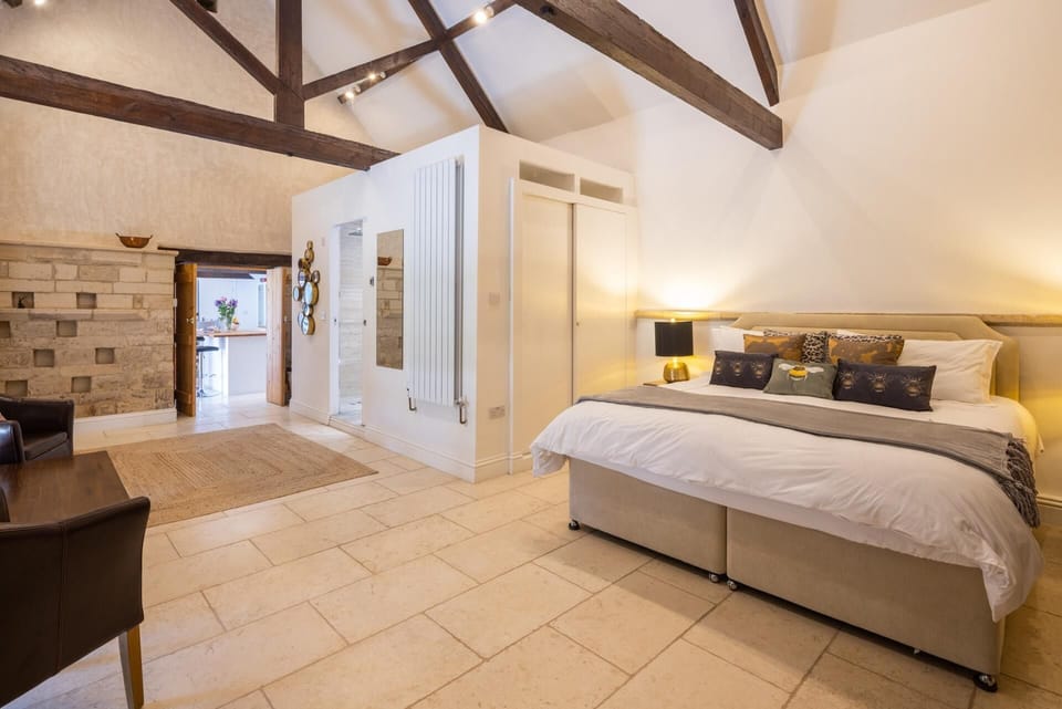3 bedrooms, WiFi (free), bed sheets