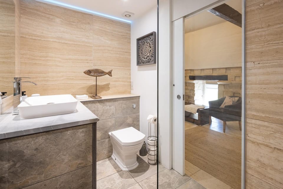 The Dovecote 3-bed Cottage, Rowden Manor Cottage in Chippenham