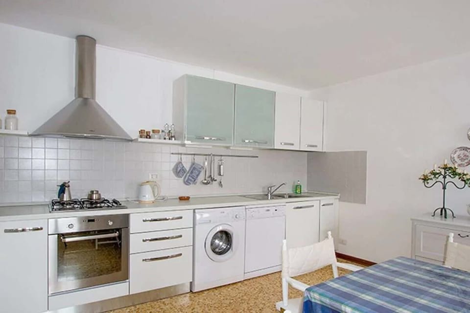Apartment, Multiple Beds, Patio, Mountain View (Apt Mediterraneo) | Private kitchen | Coffee/tea maker, fridge, microwave, oven