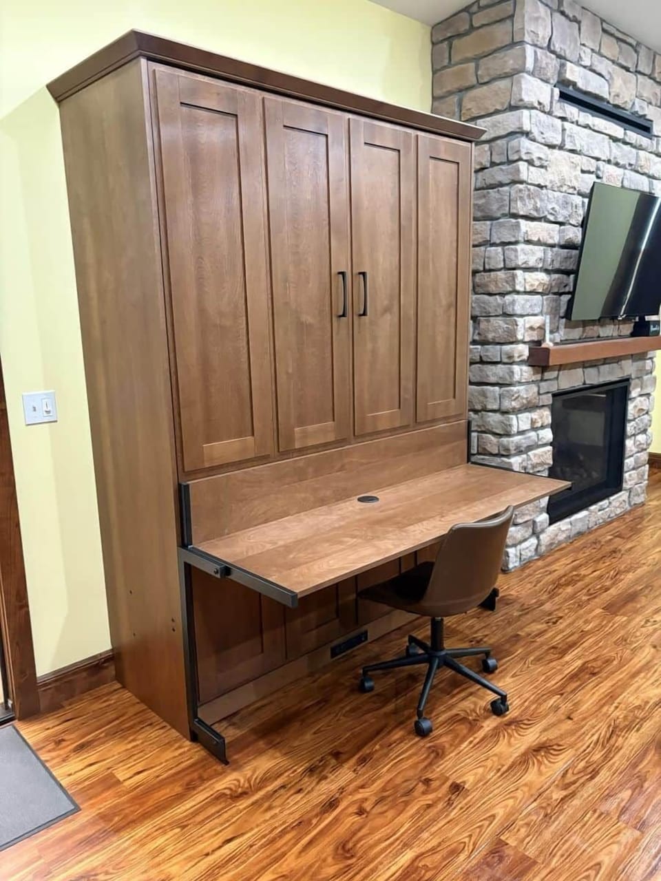 Limestone Lodge Apt A Murphy Bed Desk