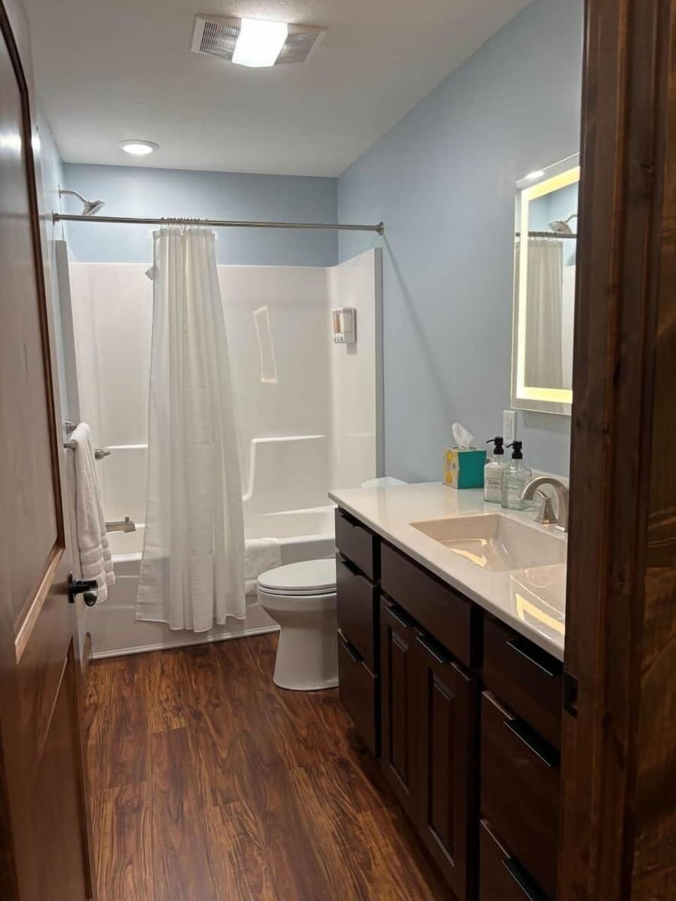 Limestone Lodge Apt A Bathroom 2