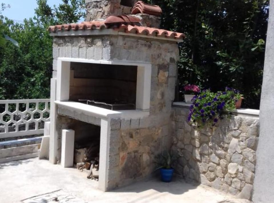 Apartment (Two Bedroom Apartment with Terrace) | BBQ/picnic area