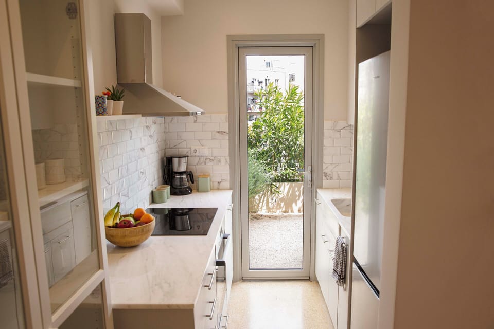 Comfort Apartment, 1 Queen Bed with Sofa bed, Kitchen, Mountain View | Private kitchen | Full-size fridge, oven, stovetop, coffee/tea maker