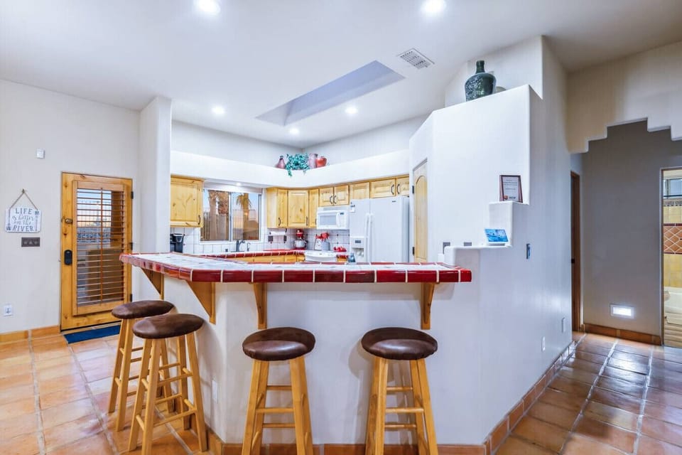 Open concept kitchen & lounge