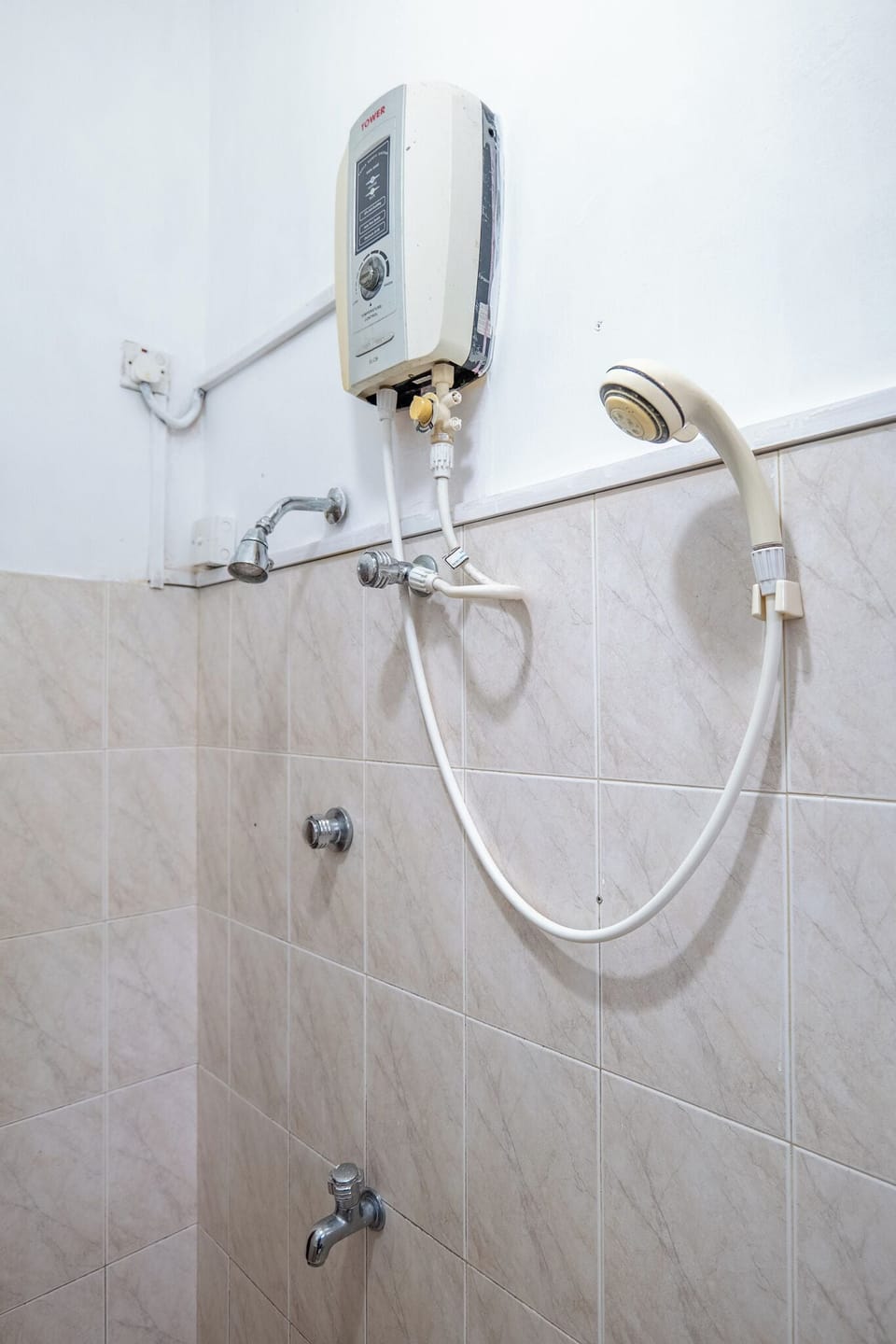 Deluxe Apartment | Bathroom | Shower, free toiletries, towels