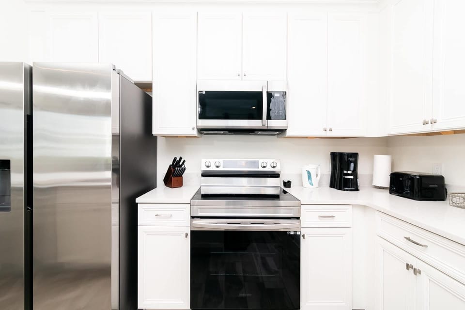 Prepare meals and spend time together in the open, fully equipped kitchen