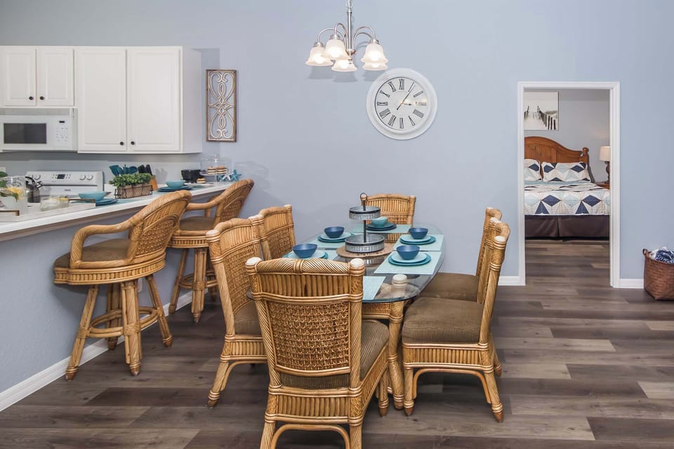 Dining table for 6, and additional counter seating