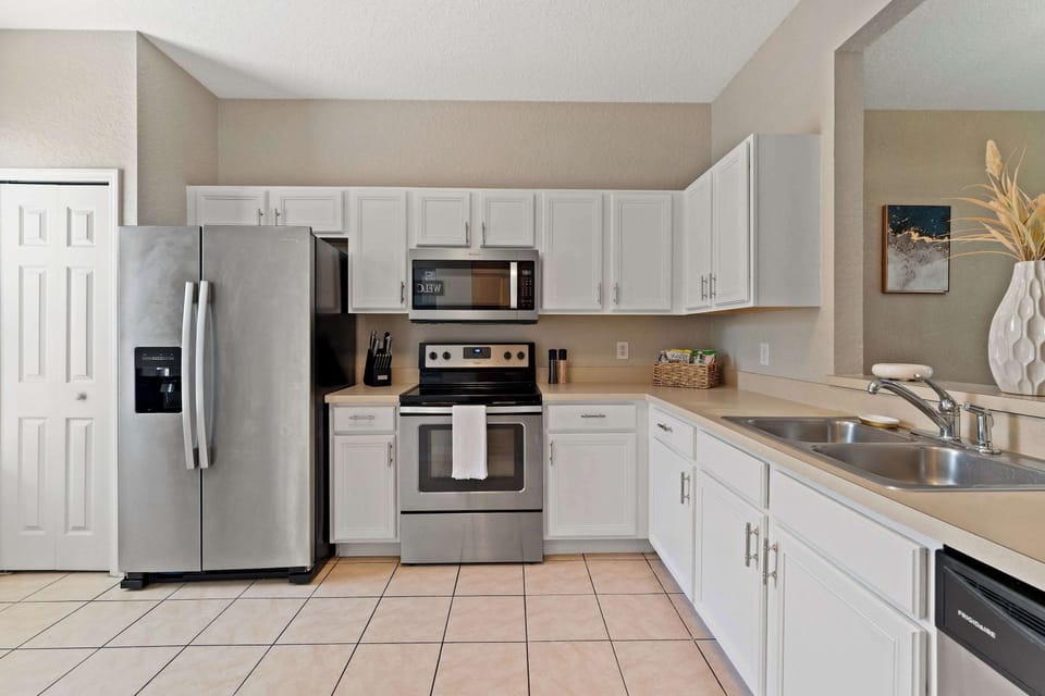 The bright, airy kitchen is well equipped with all the comforts of home