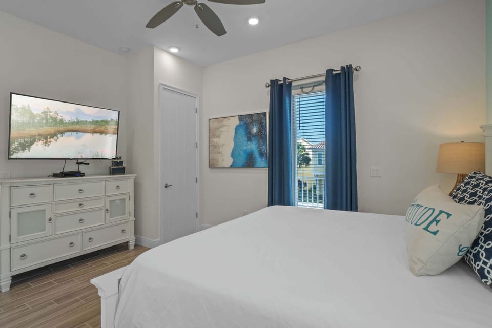 Bedroom 2 with King bed