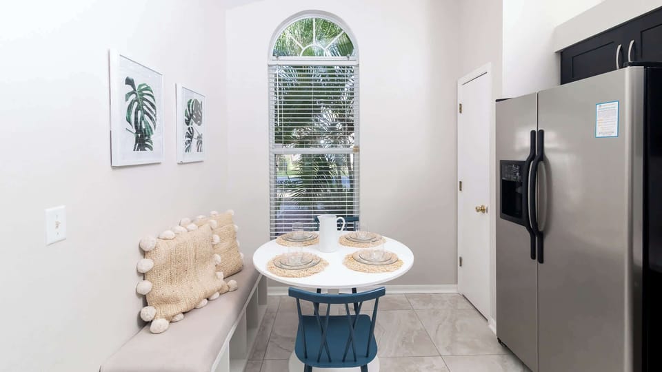 Little breakfast nook with a view