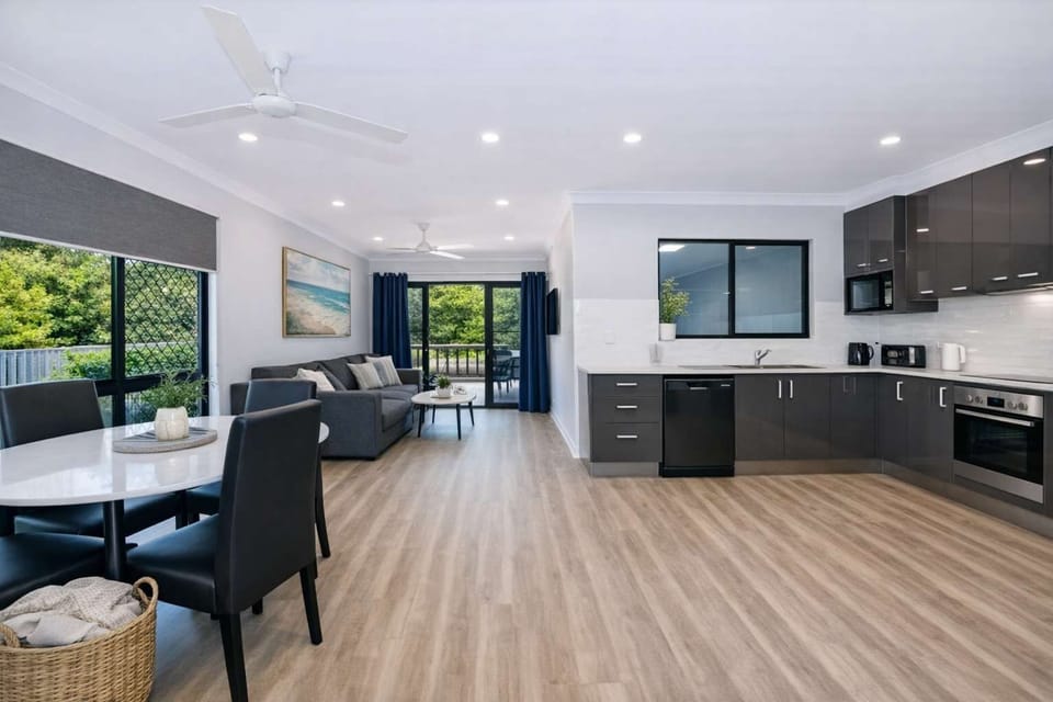 Spacious Open Plan Living and Kitchen Area – Rosslea Townsville Short Term Rental