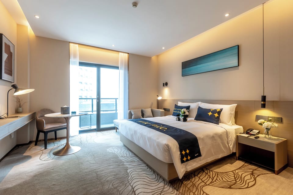 Luxury Double Room, 1 Queen Bed | In-room safe, blackout drapes, soundproofing