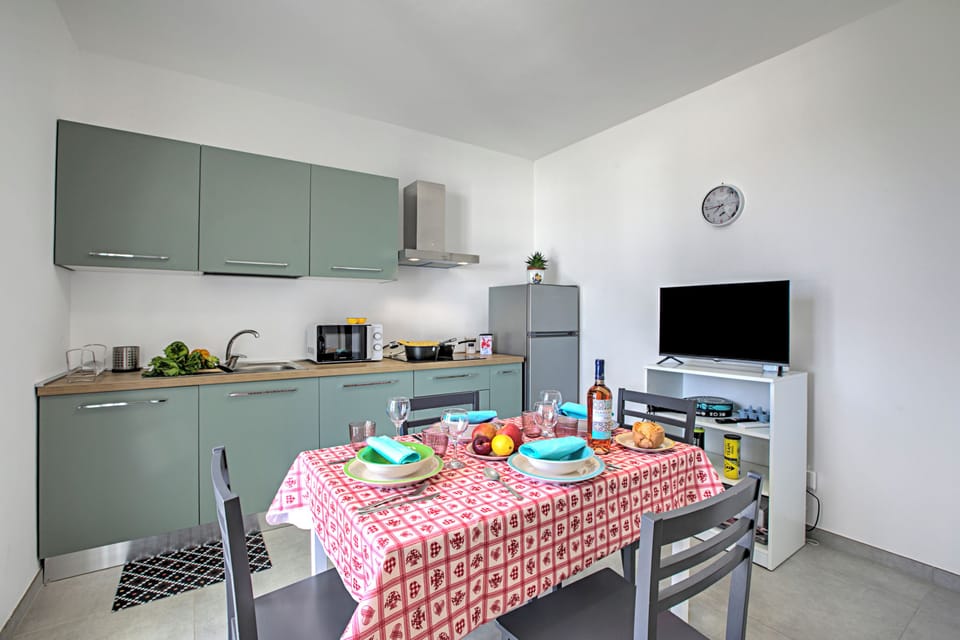 Kitchen and dining area