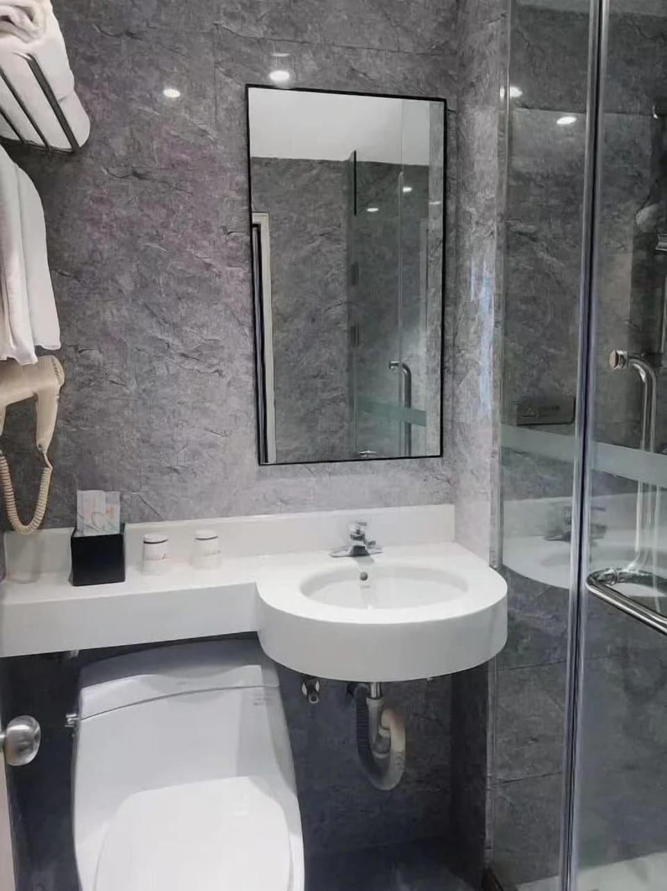 Superior Room, Non Smoking | Bathroom | Shower, hair dryer, towels, toilet paper