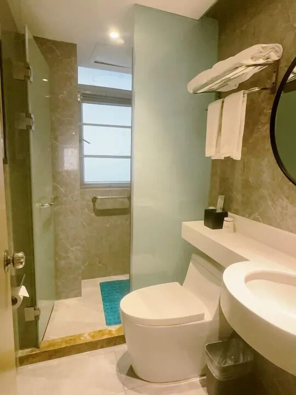 Luxury Room | Bathroom | Shower, hair dryer, towels, toilet paper