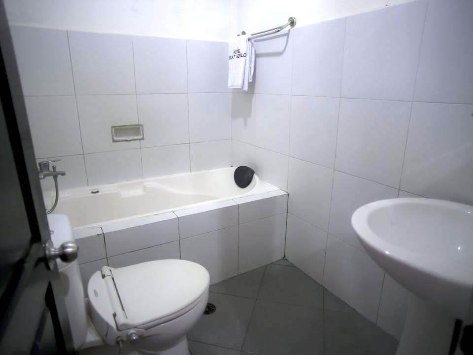 Elite Studio Suite | Bathroom