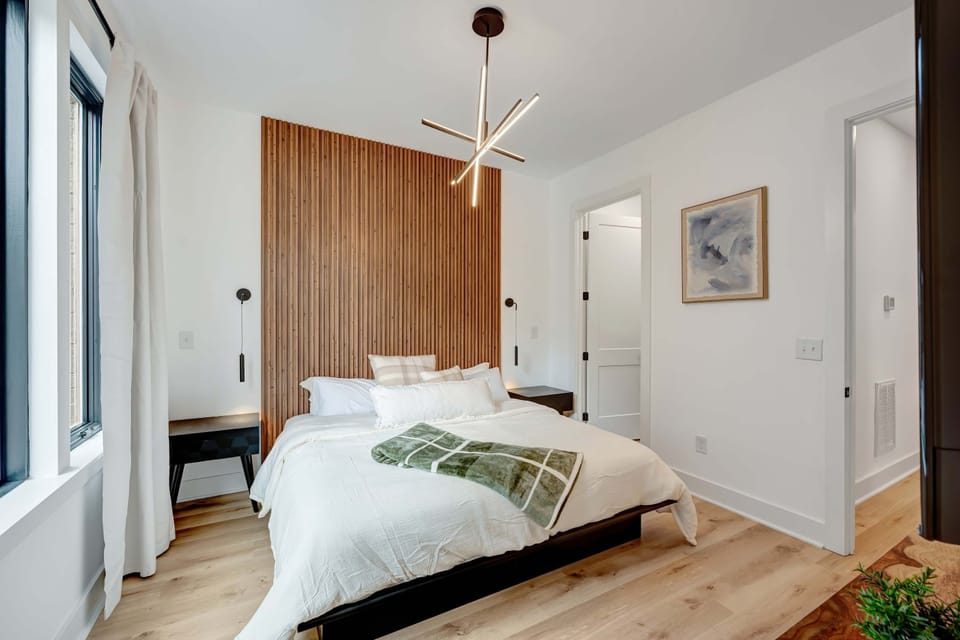 Experience ultimate comfort in this chic bedroom, featuring elegant decor and soothing natural tones. Perfect for a Nashville getaway, indulge in a stay at Misfit Homes' stylish retreat. Reserve your stay today!