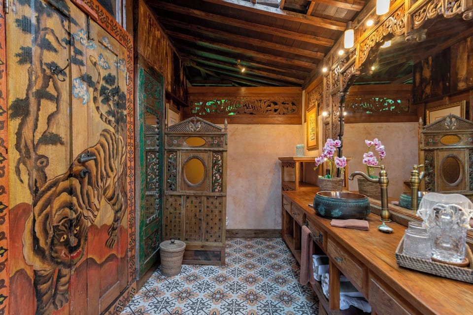 Villa | Bathroom | Rainfall showerhead, free toiletries, hair dryer, bidet
