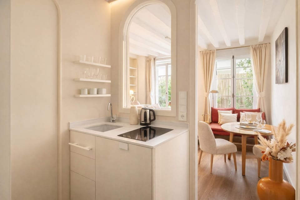 Open-kitchen & full of natural light