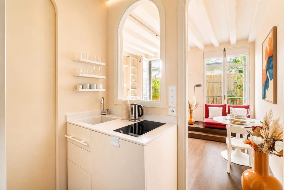 Open-kitchen & full of natural light