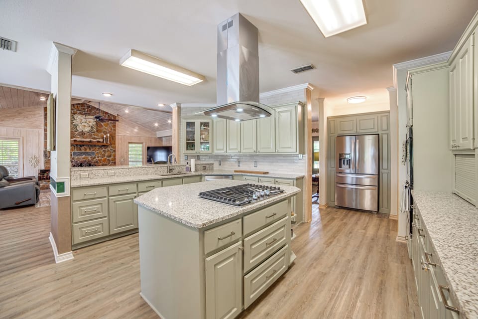 Kitchen | 1st Floor | 2 Sinks | Dishwasher | Keurig Coffee Maker